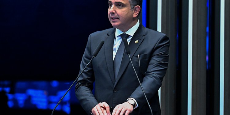 Senador Rodrigo Pacheco defende SUS e integração federal para garantir saúde à população