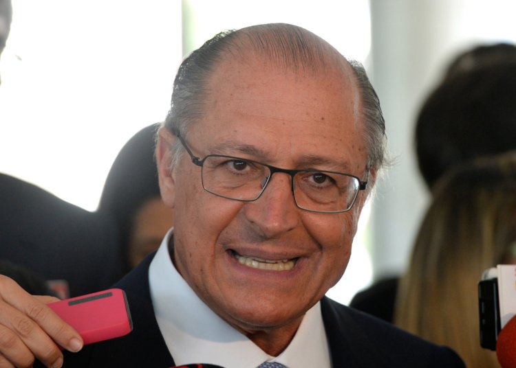 Alckmin aponta manobra de Bolsonaro em decisão dos EUA para abafar escândalo de banco