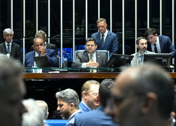 Alcolumbre promulga Lei da Dosimetria após Congresso derrubar veto de Lula