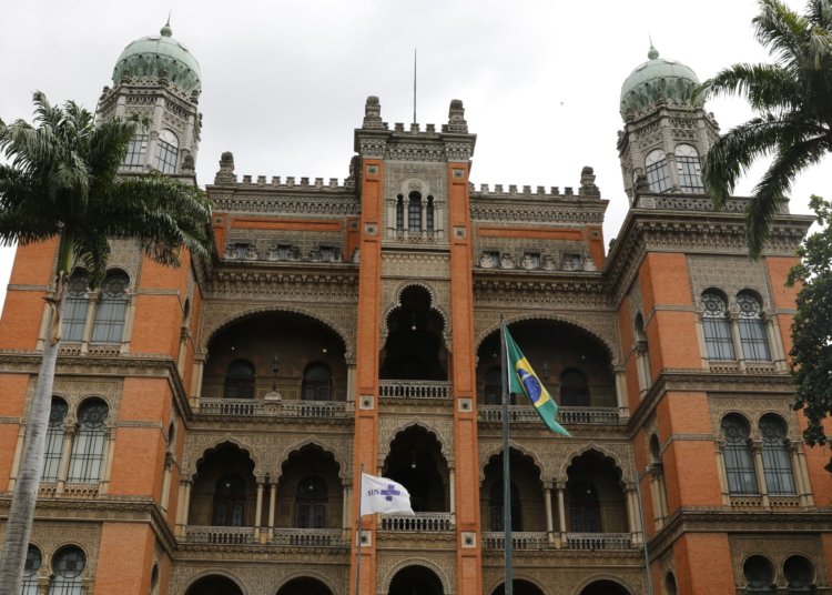 Alerta no rio: Viajante belga com malária; fiocruz não descarta ebola após viagem da