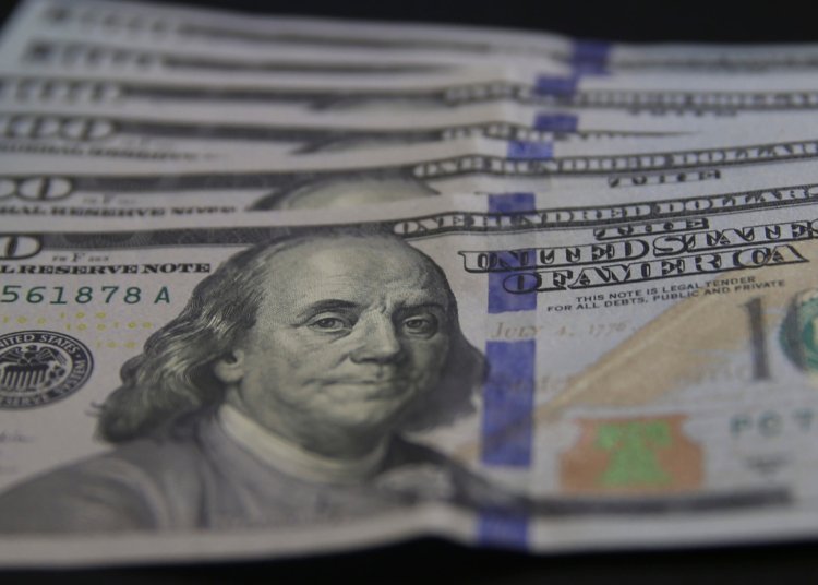Alívio no cenário geopolítico global conduz dólar a R$ 5,03 em pregão marcado por cautela