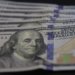 Alívio no cenário geopolítico global conduz dólar a R$ 5,03 em pregão marcado por cautela