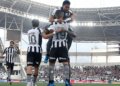 Arthur Cabral brilha, marca três e garante vitória do Botafogo sobre o Corinthians