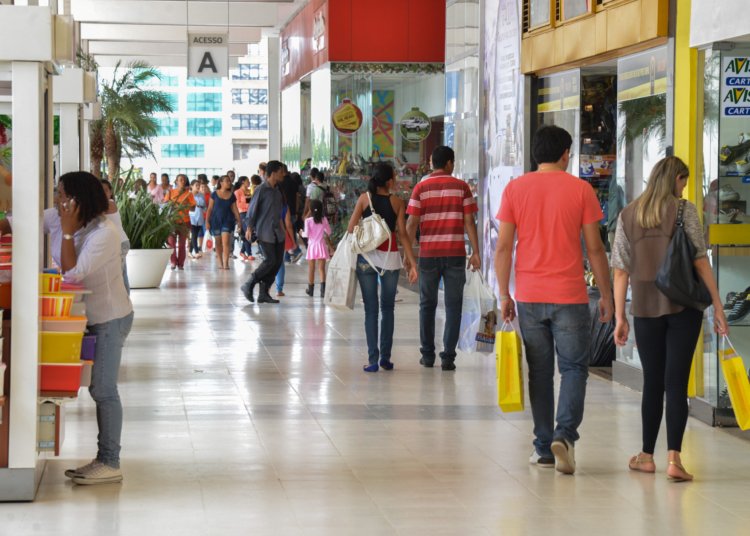 Atividade econômica brasileira recua 0,7% em março sob impacto da guerra no Irã