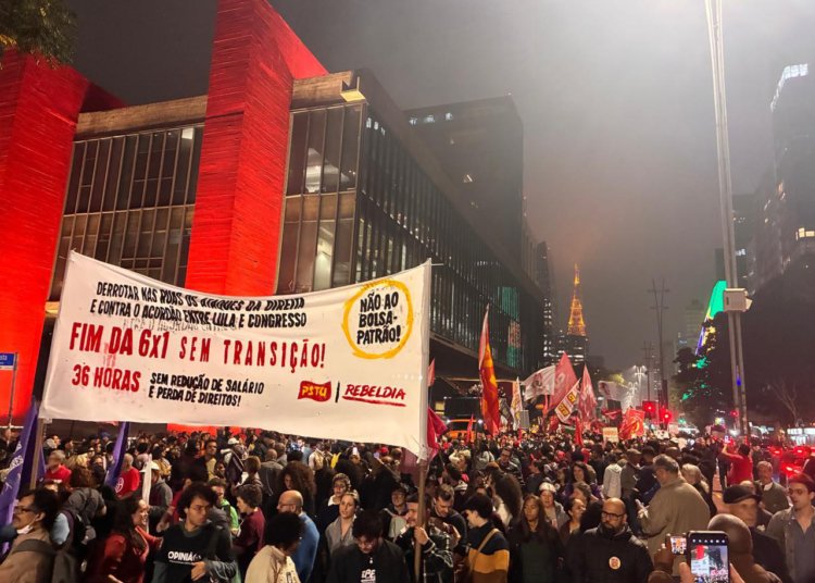Ato na Avenida Paulista pede fim da escala 6x1 e redução da jornada sem perda salarial