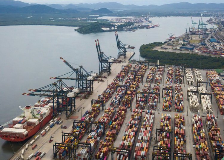 Balança comercial brasileira registra superávit recorde em abril de 2026