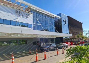 Bolsonaro é internado para cirurgia no ombro em Brasília
