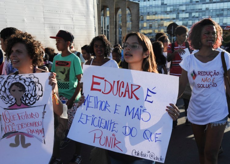 CCJ adia de novo PEC que reduz maioridade penal de 18 para 16 anos
