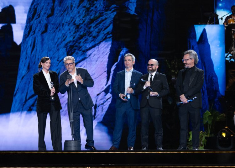 Cinema brasileiro brilha no prêmio platino com vitórias de o agente secreto e petra costa