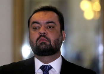 Cláudio Castro abre mão de projeto ao Senado sob pressão de investigações da Polícia