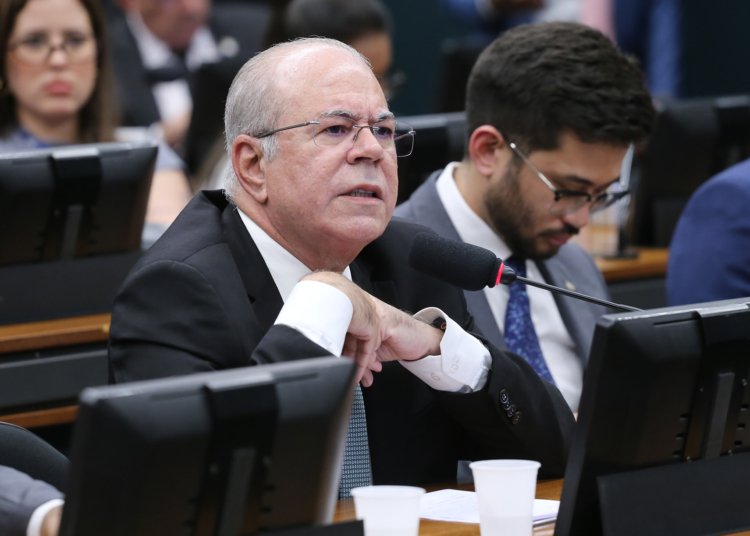 Comissão da Câmara aprova medidas para ampliar transparência em licitações públicas