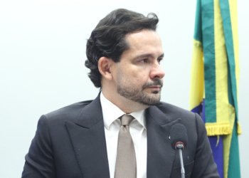 Comissão da Câmara aprova seguro educacional opcional para estudantes de faculdades