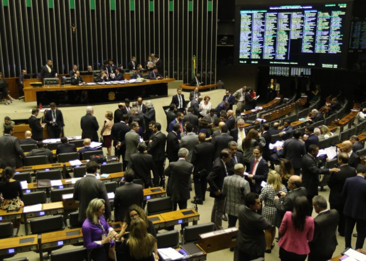 Congresso derruba vetos de Lula e libera verbas federais para municípios menores