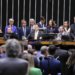 Congresso reduz penas de condenados por tentativa de golpe ao derrubar veto