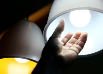 Consumidores de 22 distribuidoras terão conta de luz reduzida em até R$ 5,5 bilhões