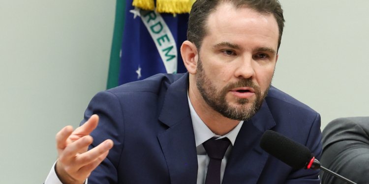 Dario Durigan cancela viagem à Rússia após fechamento de aeroporto em Moscou