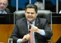 Davi Alcolumbre barra leitura de CPMI do Master e prioriza pauta municipalista