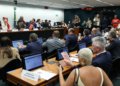 Debate sobre fim da escala 6x1 divide opiniões de deputados em comissão na Câmara