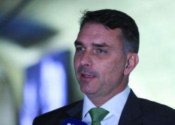 Deputados da oposição pedem investigação sobre elo entre Flávio Bolsonaro e Daniel Vorcaro
