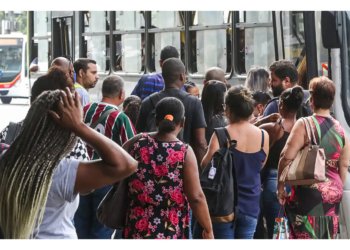 Desemprego de longa duração atinge o menor nível da história no Brasil