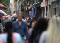Desemprego de pretos supera o de brancos em 55%, aponta IBGE