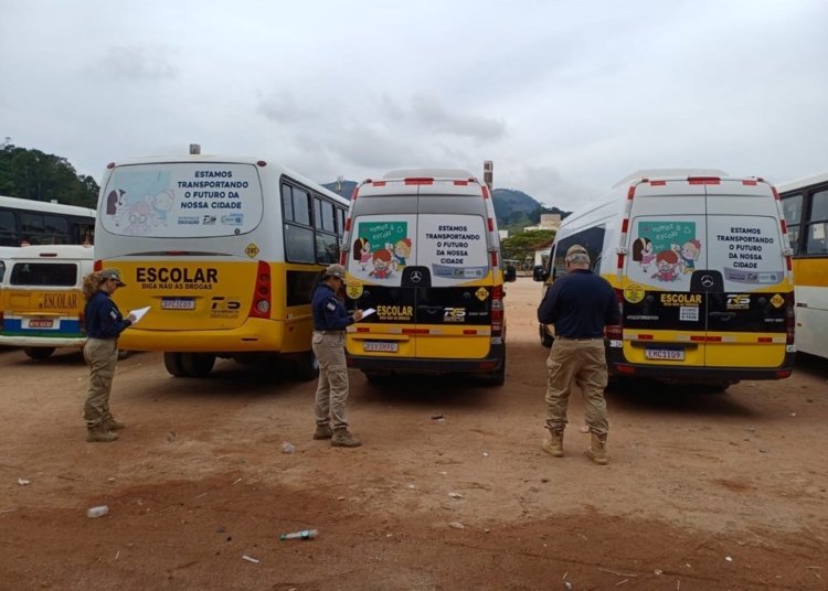 Detran|ES intensifica fiscalização preventiva em transporte escolar de Venda Nova