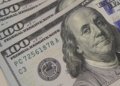 Dólar avança para R$ 5,06 e Ibovespa recua pressionado por incertezas globais e políticas