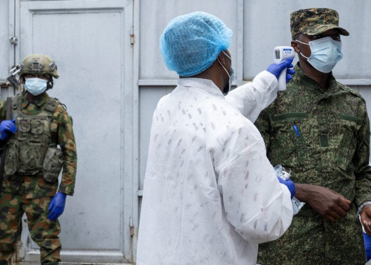 Ebola: dez países africanos em alerta máximo devido a surtos na RDC e Uganda
