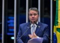 Efraim Filho defende reforma no modelo de gestão do SUS para reduzir filas