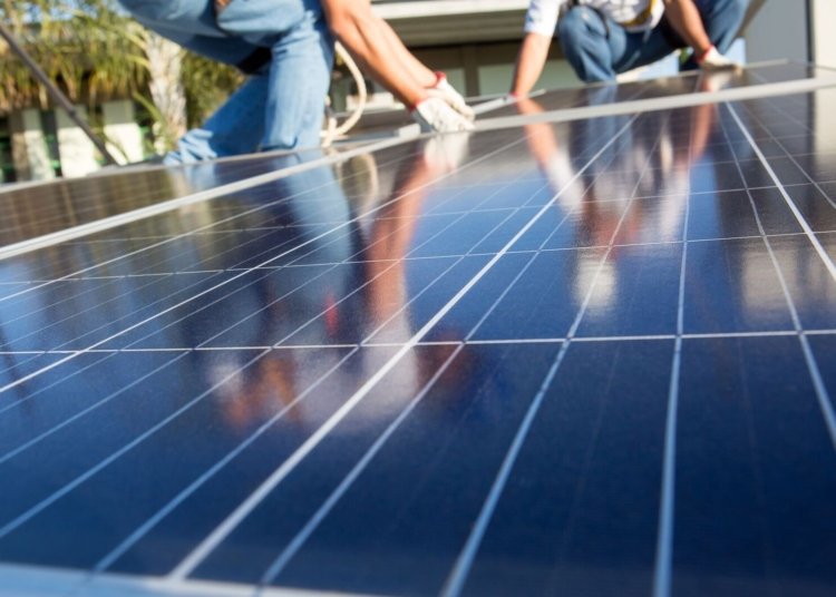 Energia solar ultrapassa R$ 300 bilhões em investimentos, mas enfrenta desaceleração
