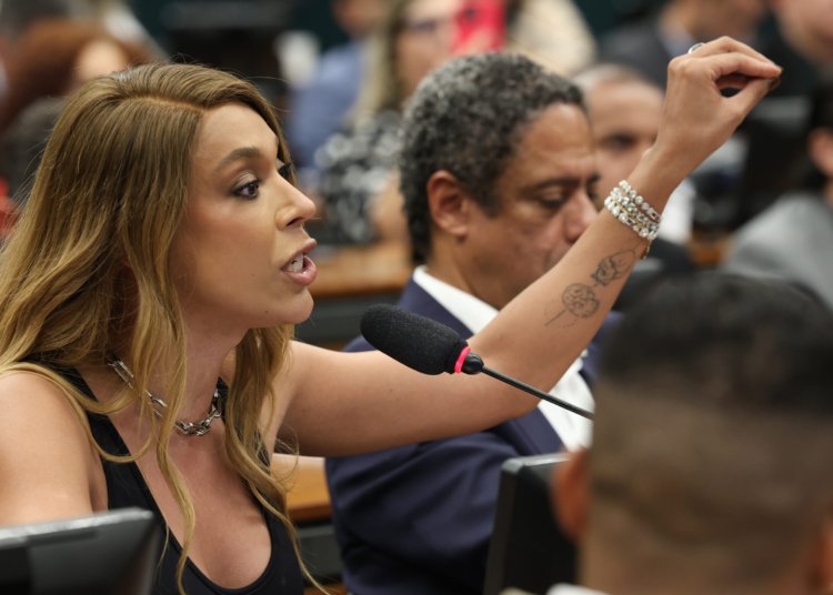 Erika Hilton descarta concessões a emendas que aumentem jornada na PEC 6x1