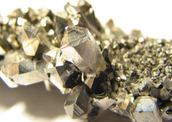 Especialista aponta vazio estratégico na exploração de minerais críticos no Brasil