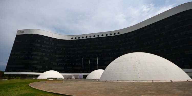 Especialistas alertam para risco de fake news com IA nas eleições