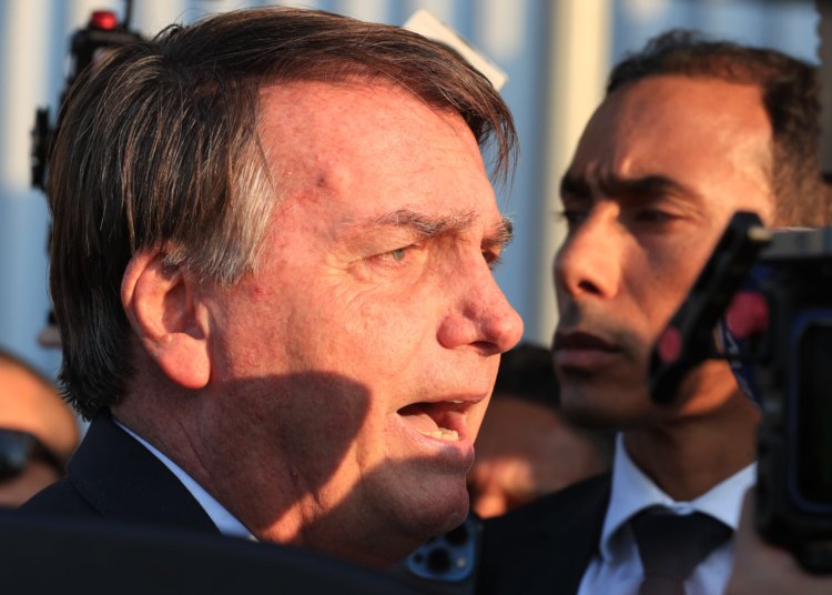 Ex-presidente Jair Bolsonaro recebe alta hospitalar após cirurgia no ombro em Brasília