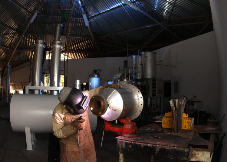 Faturamento da indústria brasileira cresce 3,8% em março, mas setor ainda enfrenta