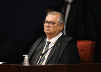 Flávio Dino abre apuração sobre uso de emendas para filme de Bolsonaro