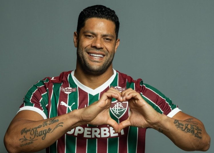 Fluminense oficializa a contratação do atacante Hulk até o final de 2027
