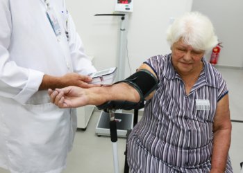 Geração prateada dominará metade dos gastos com saúde no Brasil até 2044