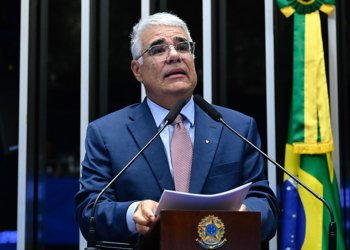 Girão questiona legalidade da prisão preventiva de ex-assessor de Jair Bolsonaro