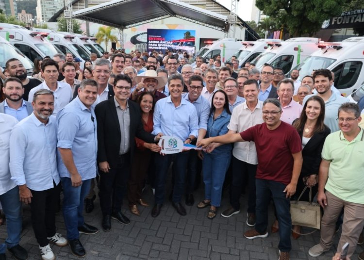 Governo do Estado entrega 21 ambulâncias a municípios capixabas