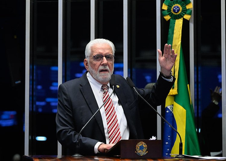 Jaques wagner questiona áudios entre flávio bolsonaro e dono do banco master