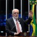 Jaques wagner questiona áudios entre flávio bolsonaro e dono do banco master
