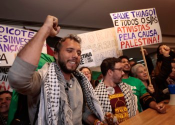 Justiça de Israel prorroga detenção de ativista brasileiro por mais seis dias