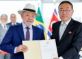 Lula formaliza a chegada de sete novos embaixadores ao Brasil no Palácio do Planalto