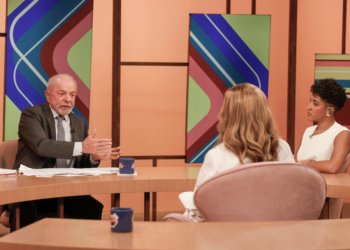 Lula promete vetar minirreforma eleitoral e critica uso de robôs nas eleições