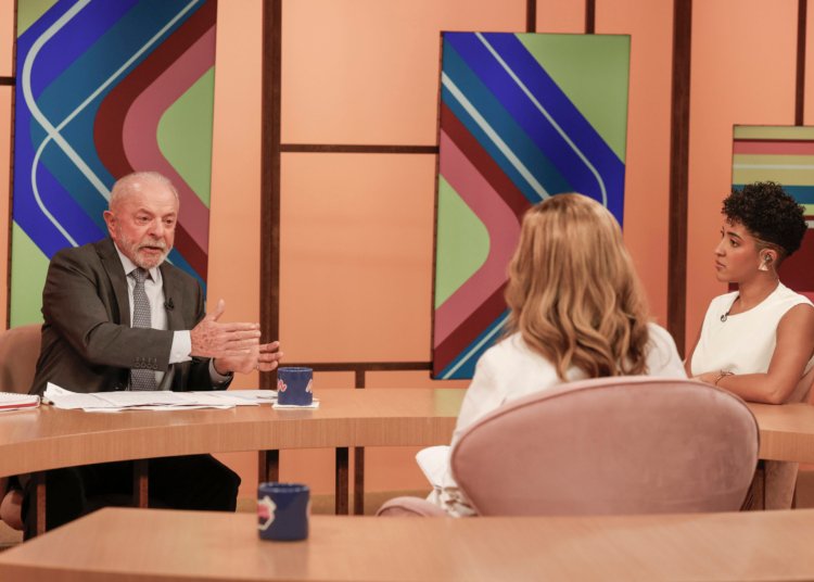 Lula promete vetar minirreforma eleitoral e critica uso de robôs nas eleições