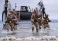 Marinhas do Brasil e frança fazem exercício conjunto na costa verde do rio