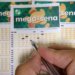 Mega-Sena 3.011 sorteia dezenas e prêmio acumula, chegando a R$ 6 milhões