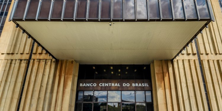 Mercado financeiro eleva projeção da inflação para 5,04% em 2026
