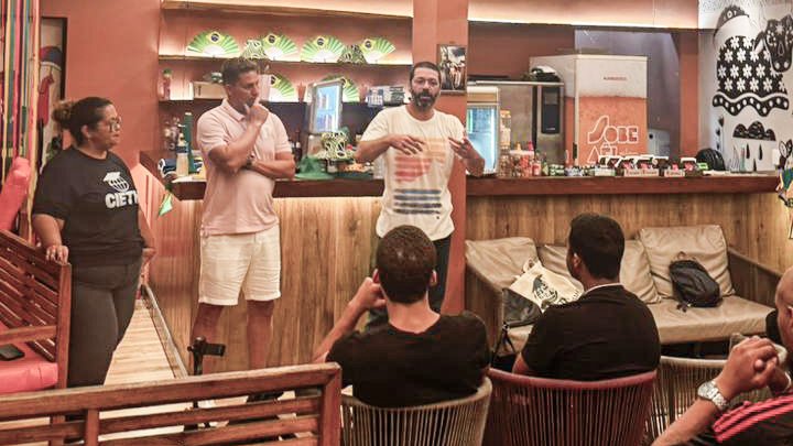 Moradores da Rocinha e do Vidigal iniciam curso de formação para guias turísticos